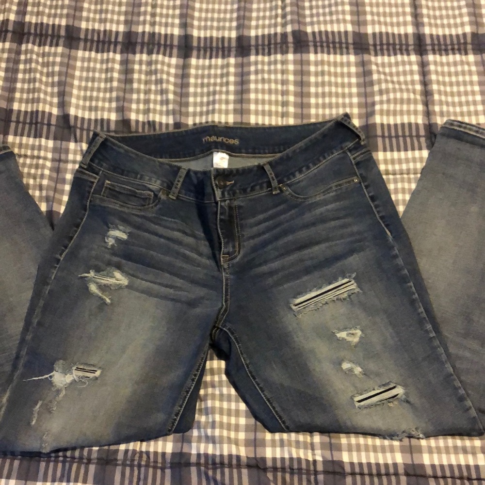 Maurice’s size XL- short distressed jeggings
